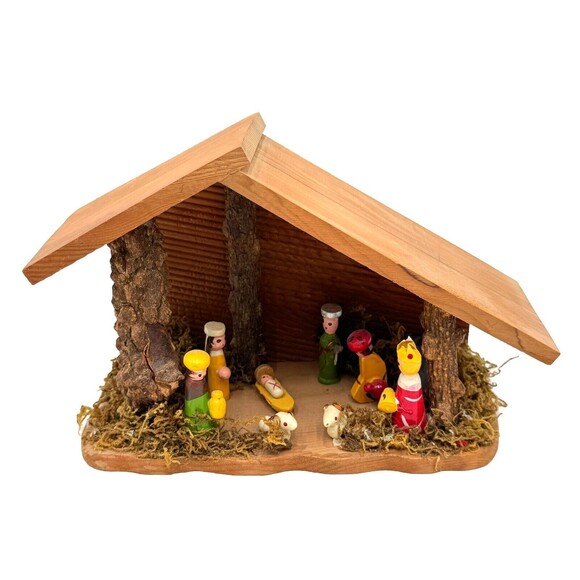Vintage All Wood Stable & Nativity People with Dry Moss Detail Unique - Picture 1 of 10